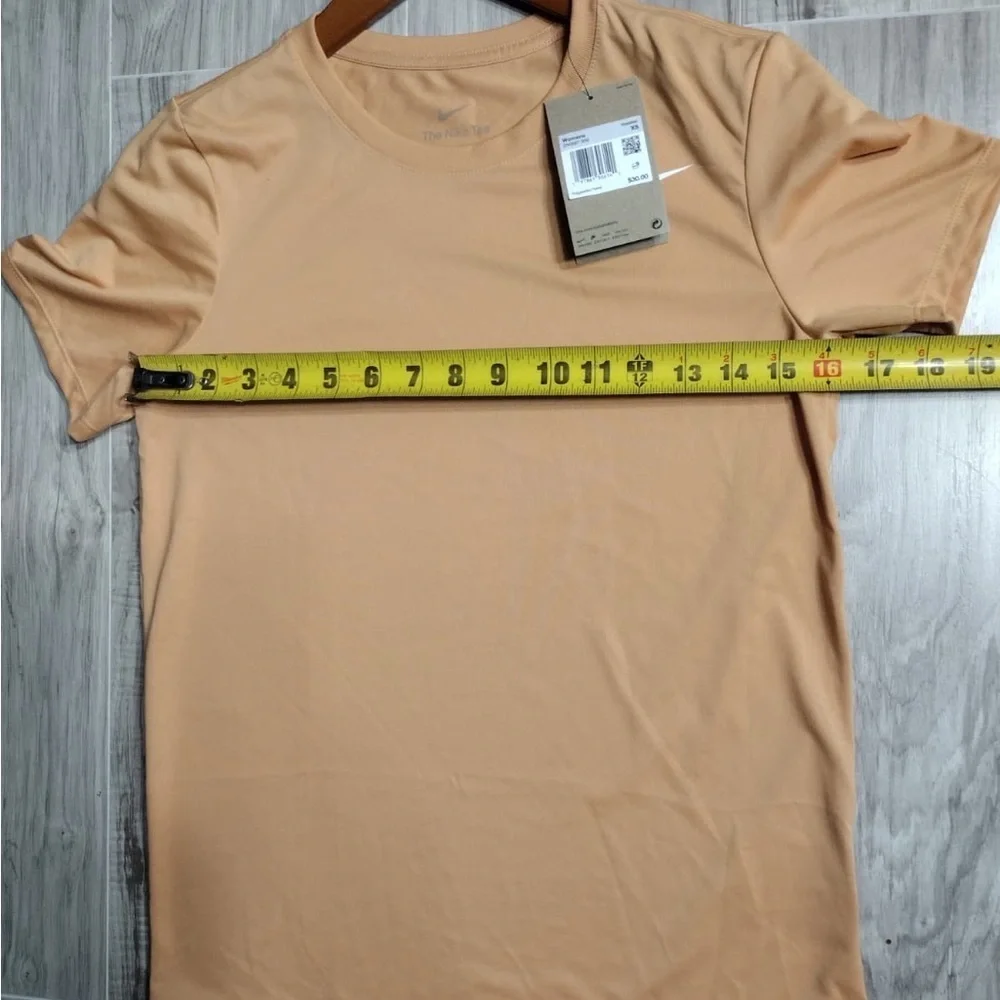 Nike Men's Beige Short Sleeve Tee size XS brand new w tags